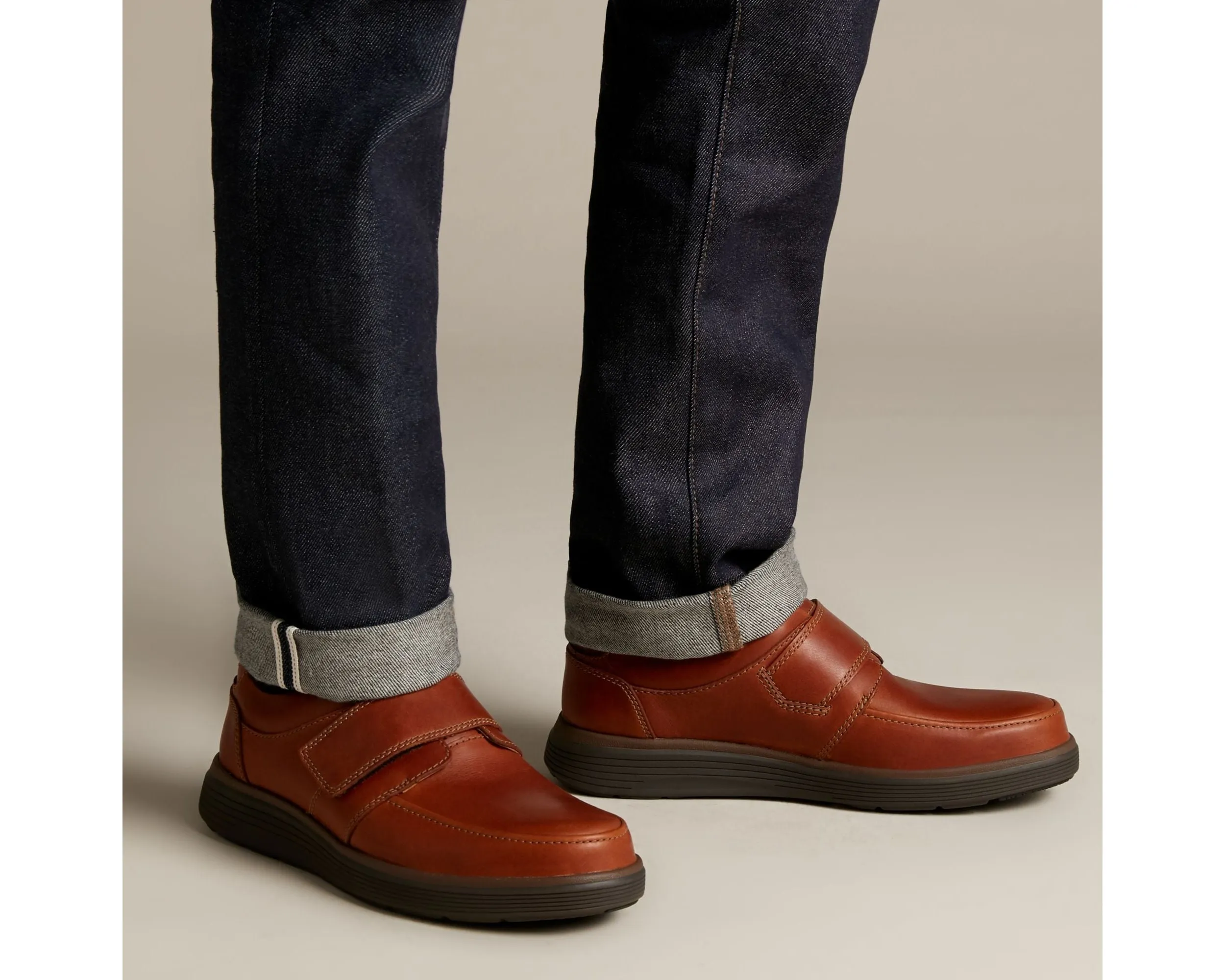 Clarks Un Abode Strap Dark Tan Leather - Wide Width