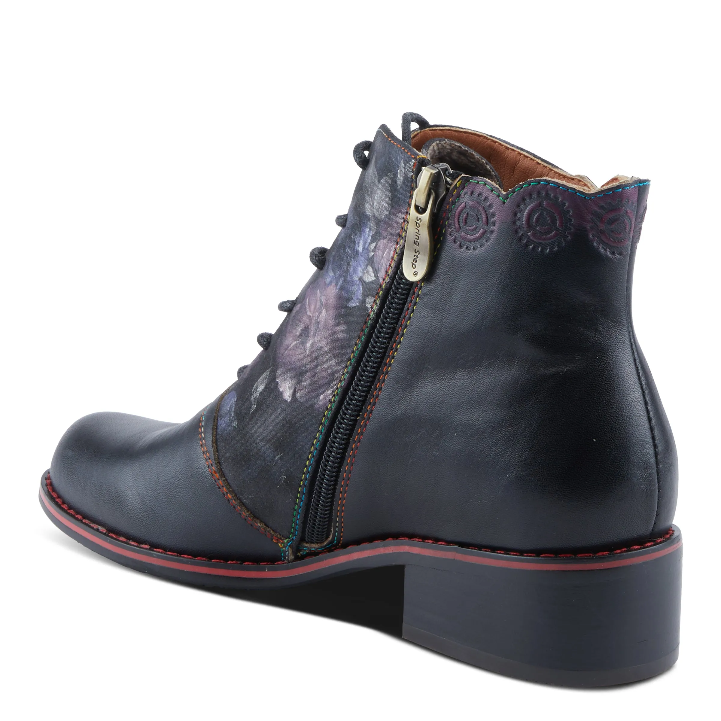 L'ARTISTE XENIA BOOTIE