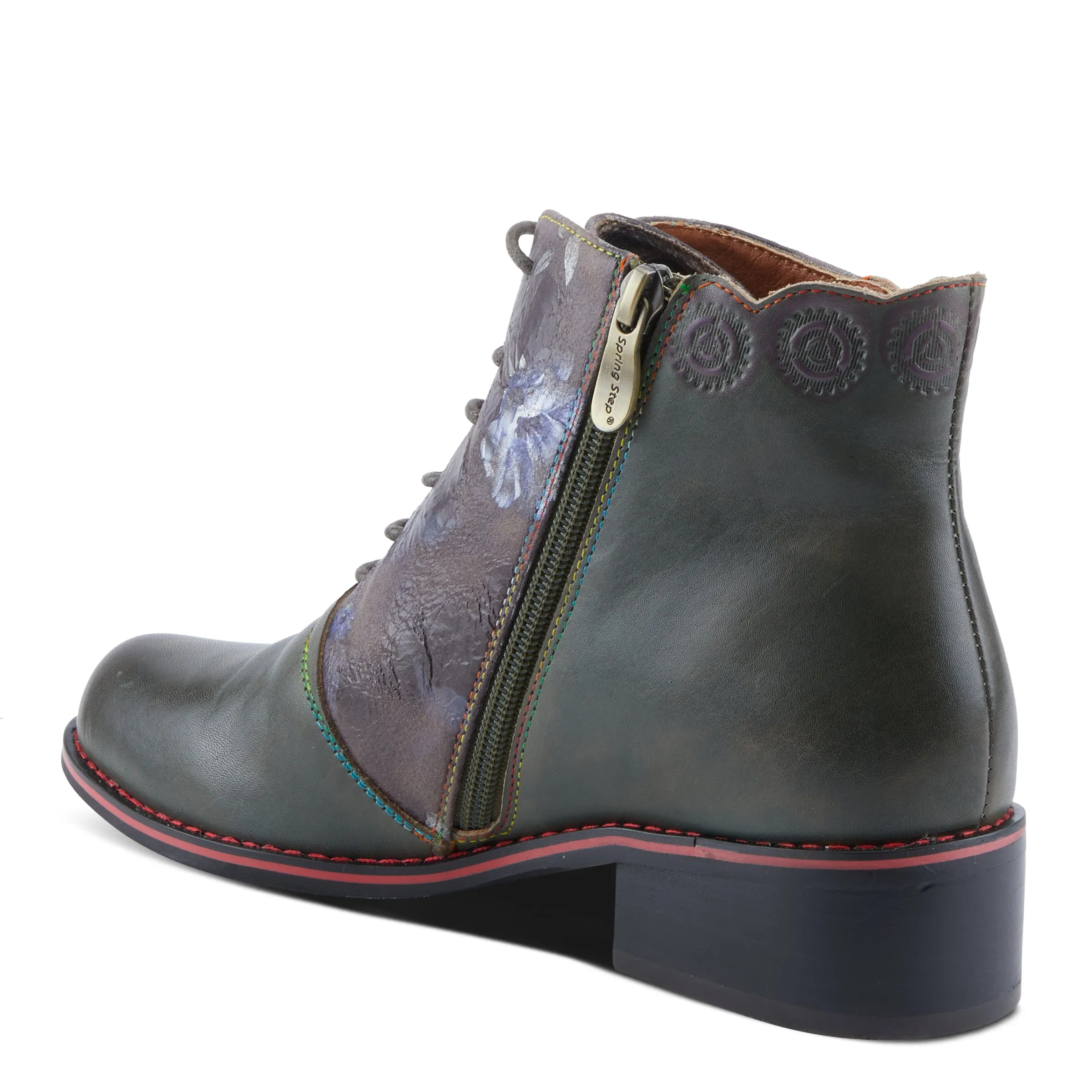 L'ARTISTE XENIA BOOTIE