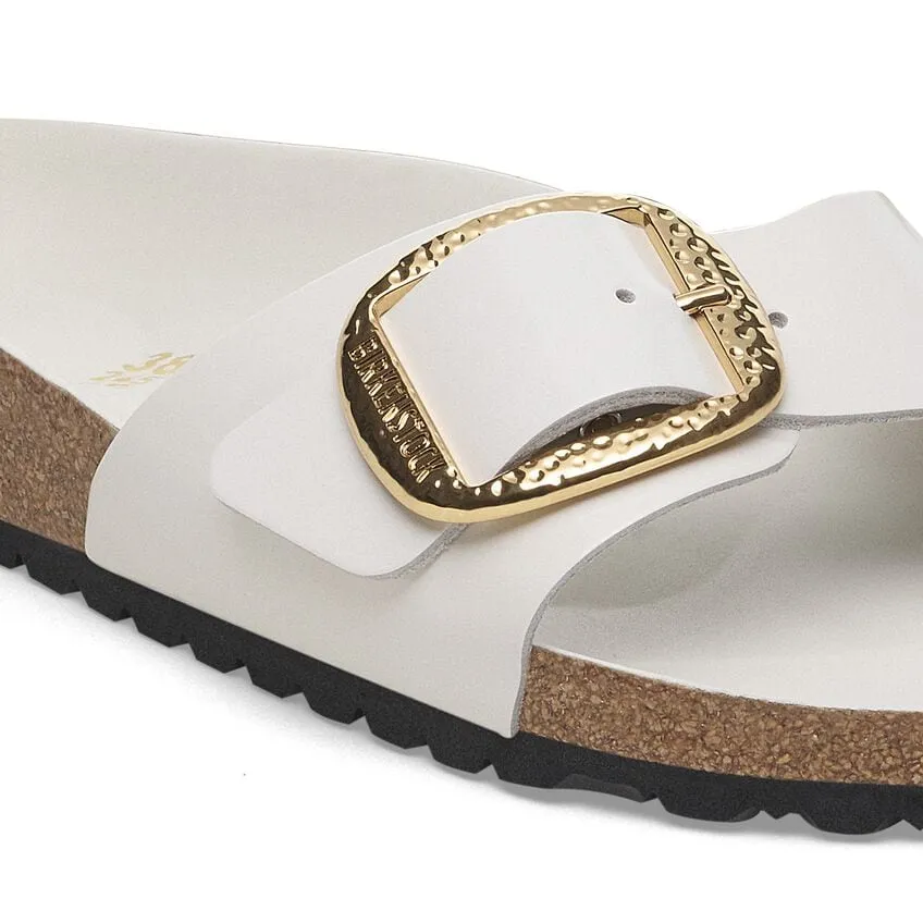 Madrid Hammered Big Buckle - Antique White High Shine Leather||Madrid grosse boucle martele - Cuir verni blanc antique