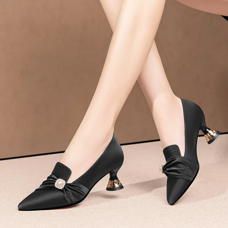 USS Shoes Kaina Women's Leather Pointed Toe Pumps