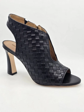 Women Leonora Sandal In Black