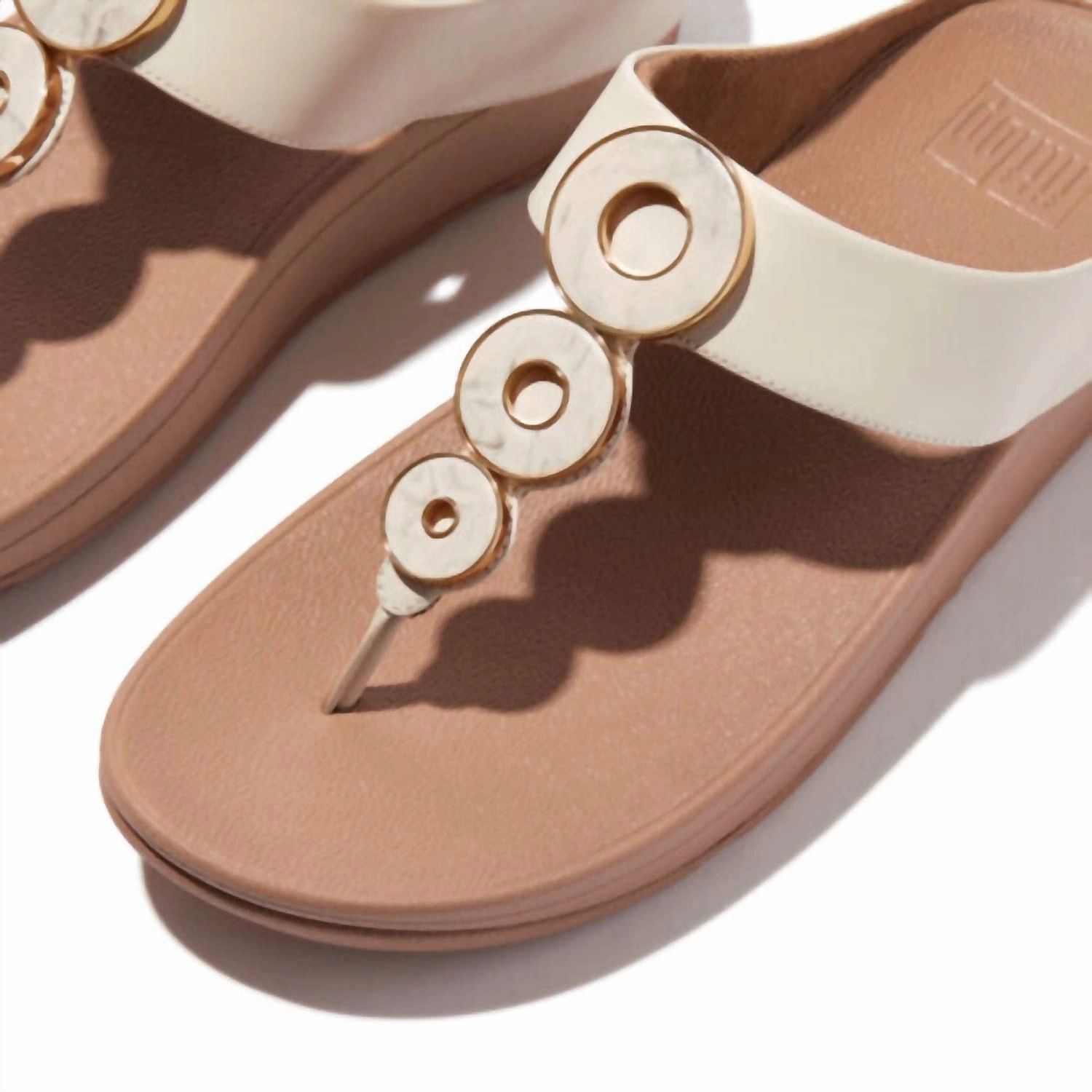 Women's Fino Resin Toe Post Sandal In Paris Beige